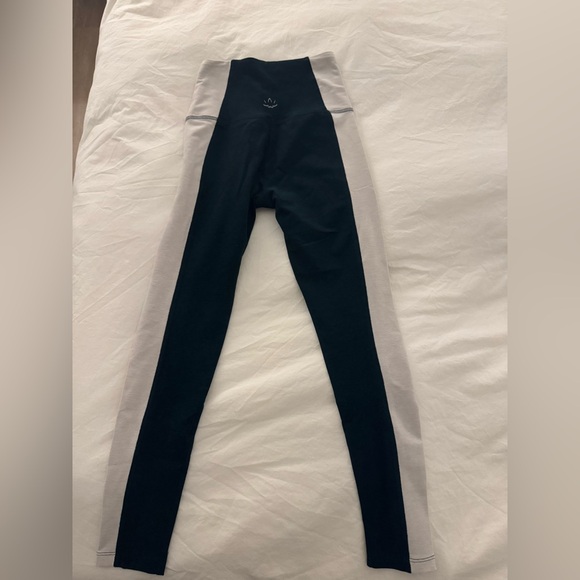 Beyond Yoga Gently Worn Spacedye Vitality Colorblock High Waisted Leggings - Picture 6 of 7